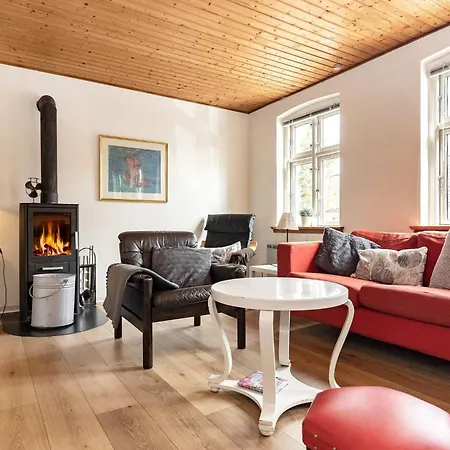 Semesterbostad Scenic Retreat With Fireplace & Terrace Marstal