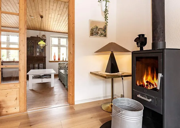 Hébergement de vacances Scenic Retreat With Fireplace & Terrace