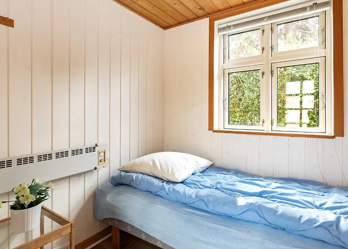 Scenic Retreat With Fireplace & Terrace Hébergement de vacances Marstal